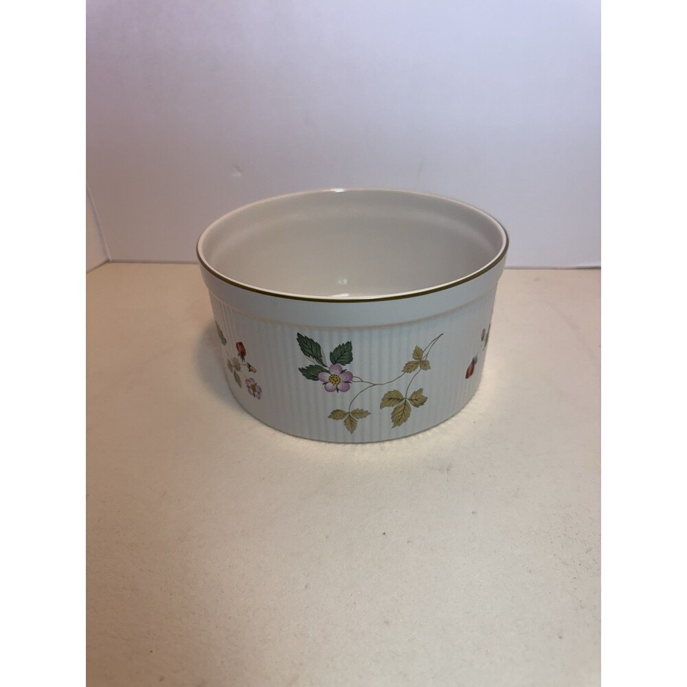 Wedgwood Wild Strawberry Oven To Table 6 3/4" Souffle Dish Made in England